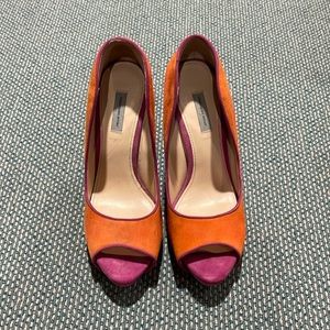 Size 9 Barely worn orange and pink heels